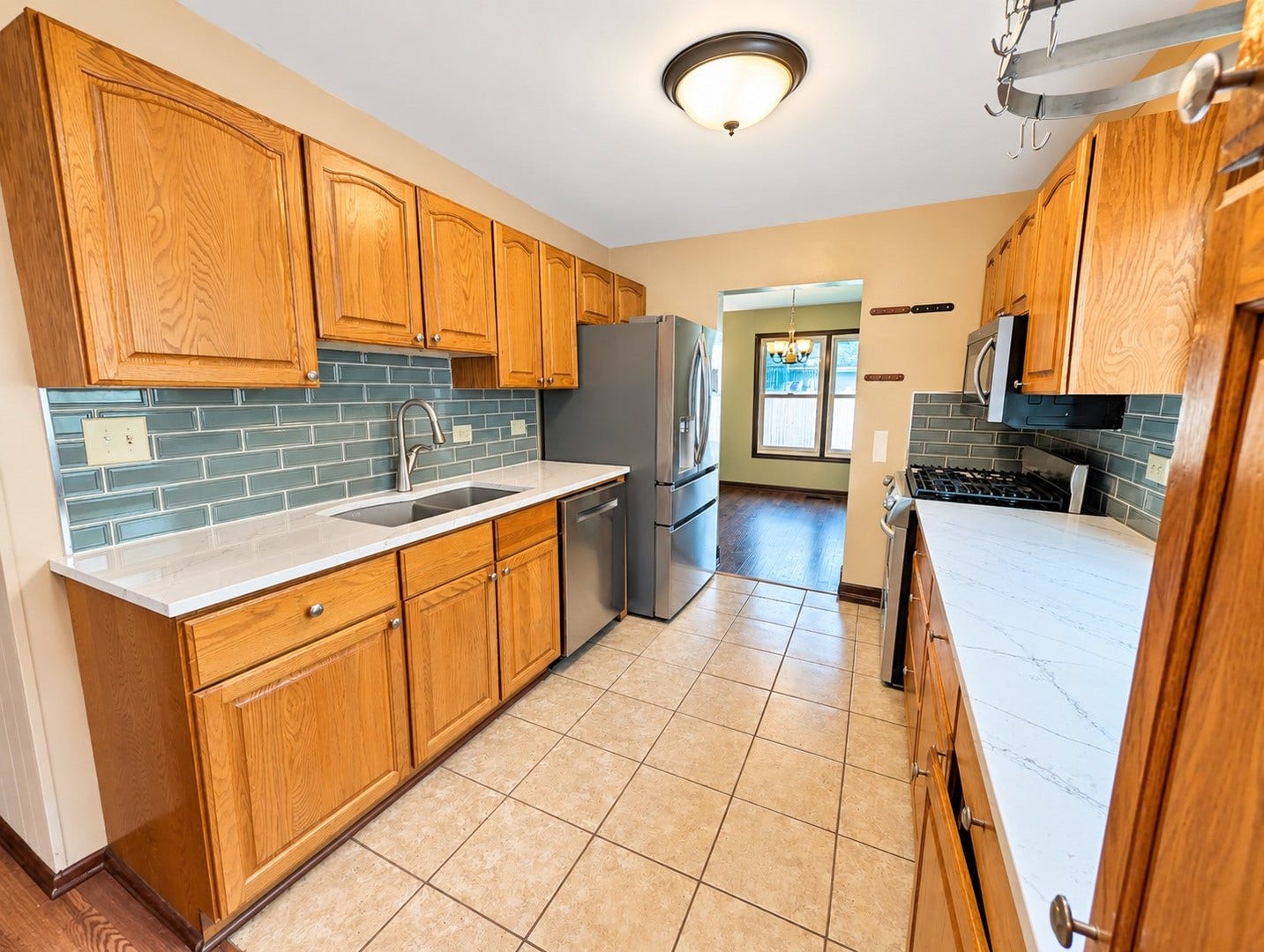 129 Newport Drive, Bolingbrook, IL 60440 129 Newport Drive, Bolingbrook, IL 60440