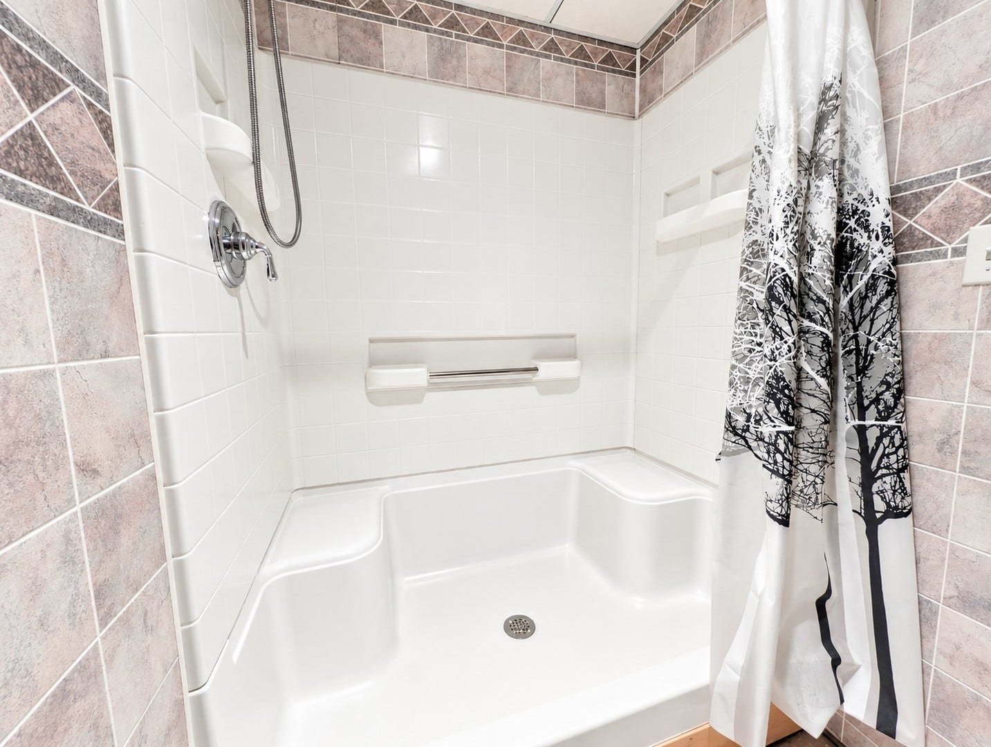 129 Newport Drive, Bolingbrook, IL 60440 129 Newport Drive, Bolingbrook, IL 60440