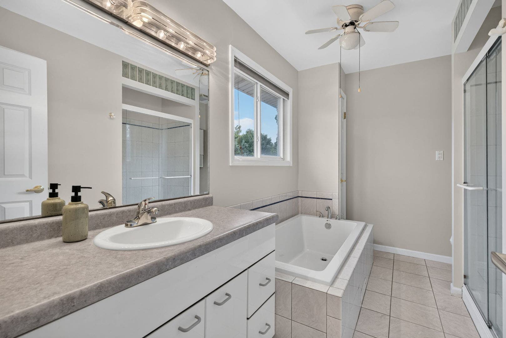29W055 Schillinger Drive, Naperville, IL 60564