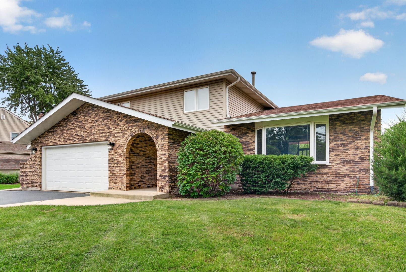 29W055 Schillinger Drive, Naperville, IL 60564