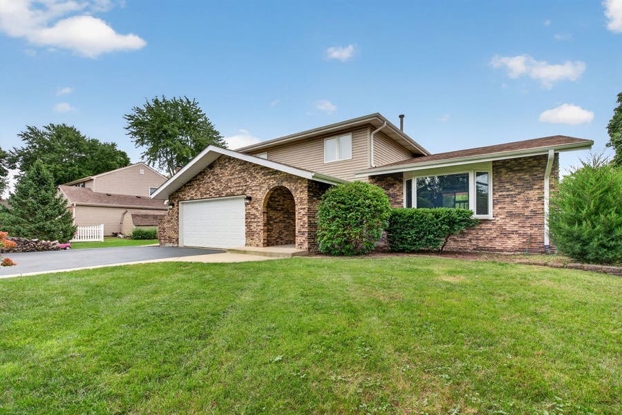 Property photo for 29W055 Schillinger Drive, Naperville, IL