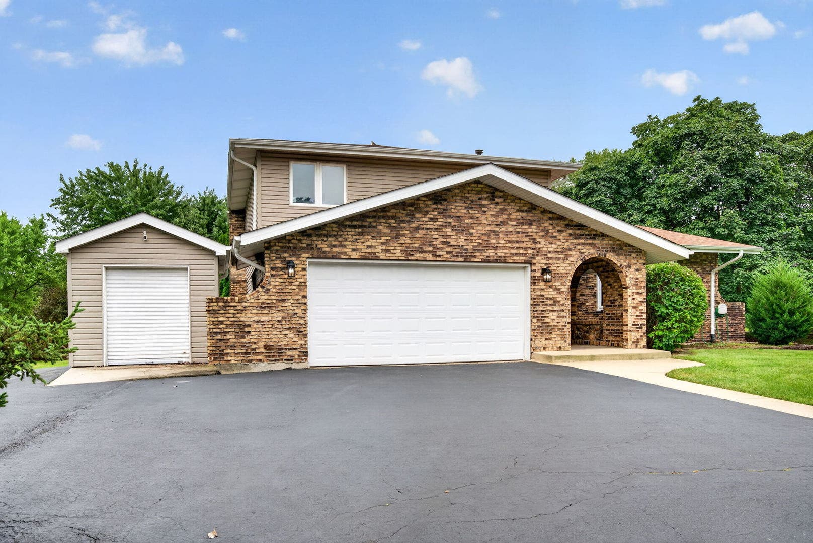 29W055 Schillinger Drive, Naperville, IL 60564