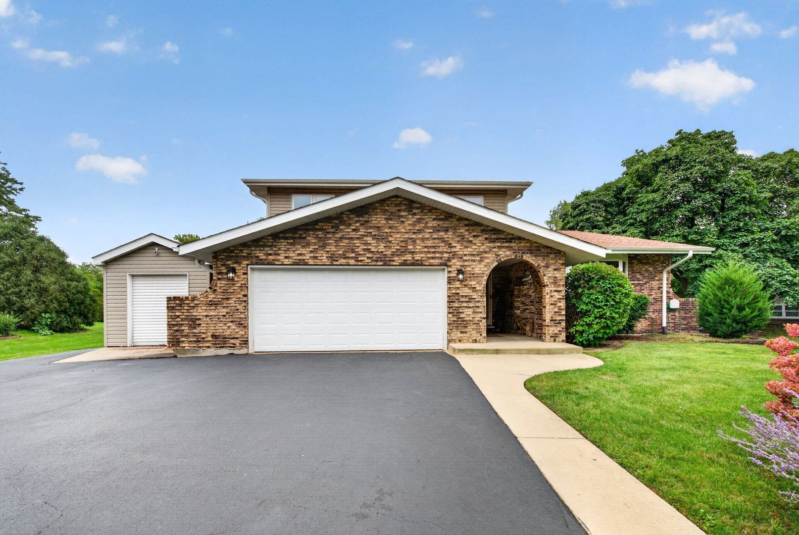29W055 Schillinger Drive, Naperville, IL 60564