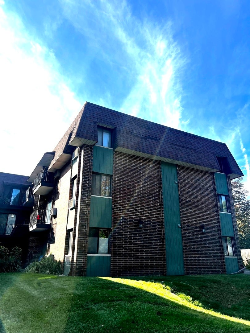 4942 Douglas Road, #206, Downers Grove, IL 60515 4942 Douglas Road, #206, Downers Grove, IL 60515