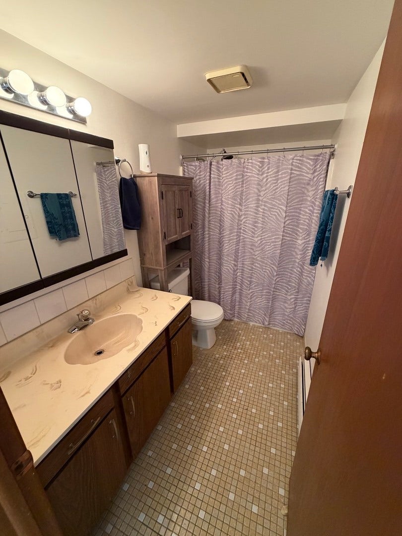 4942 Douglas Road, #206, Downers Grove, IL 60515 4942 Douglas Road, #206, Downers Grove, IL 60515