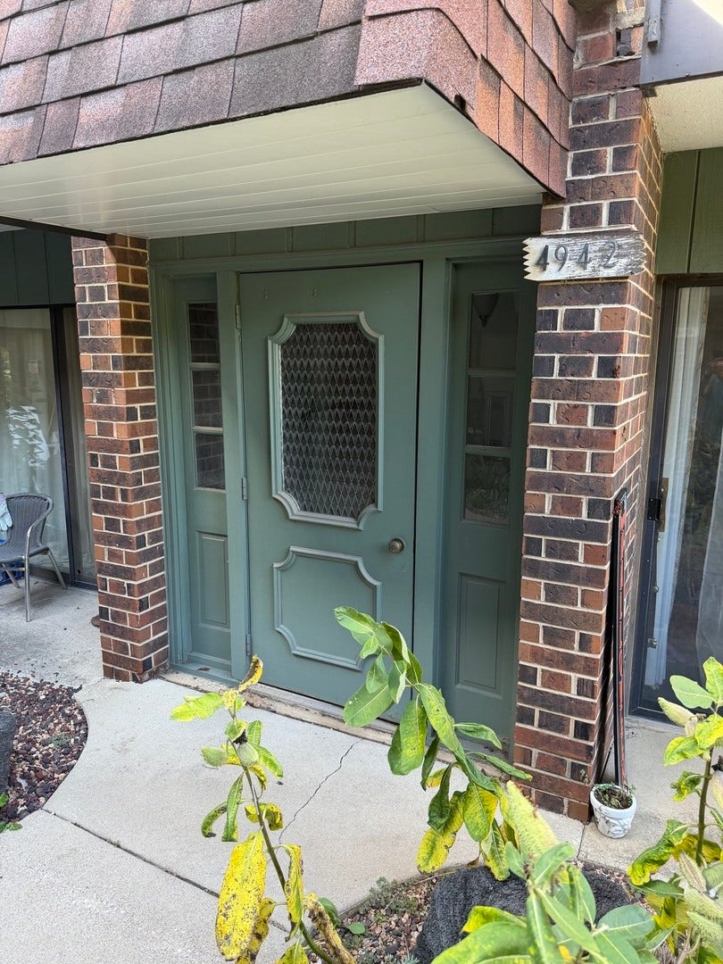 4942 Douglas Road, #206, Downers Grove, IL 60515 4942 Douglas Road, #206, Downers Grove, IL 60515