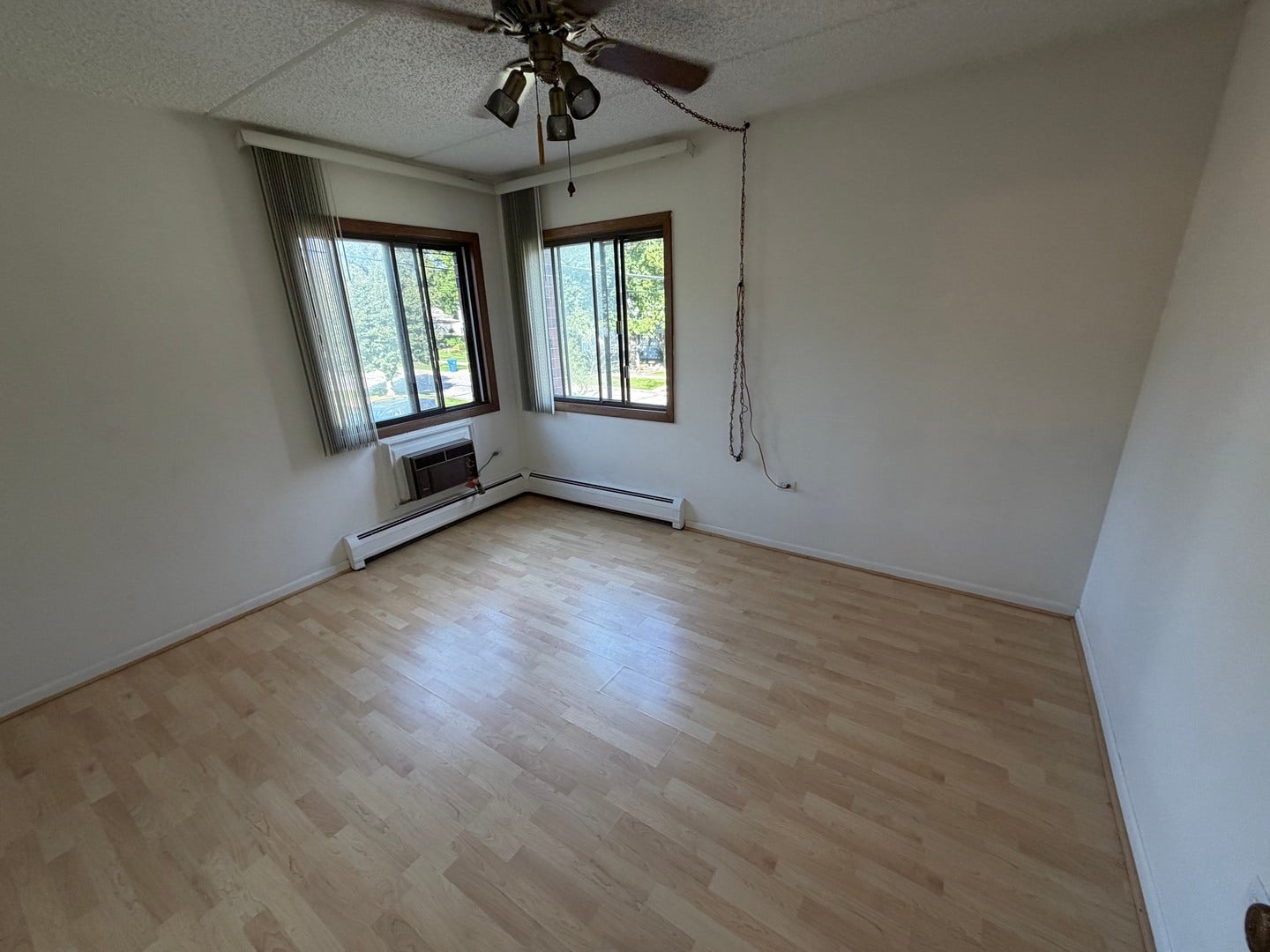 4942 Douglas Road, #206, Downers Grove, IL 60515 Larger bedroom