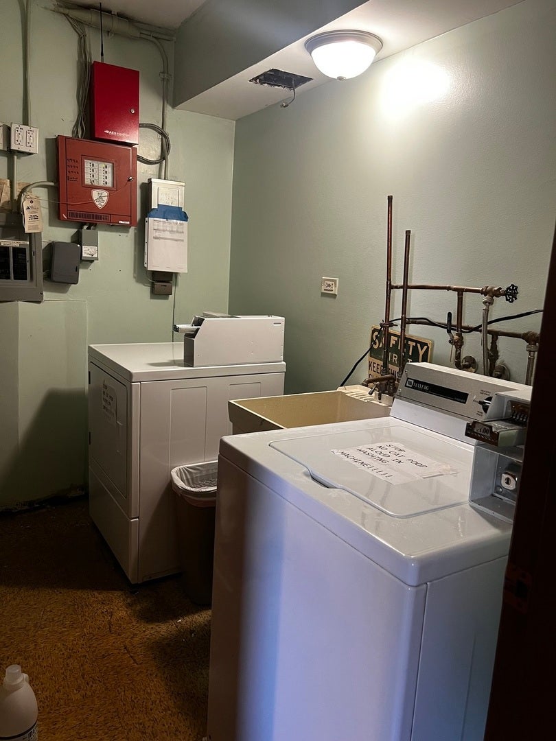 4942 Douglas Road, #206, Downers Grove, IL 60515 Laundry room in basement