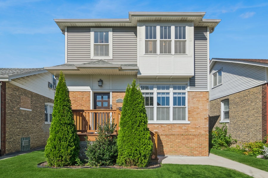Property photo for 5808 W Waveland Avenue, Chicago, IL