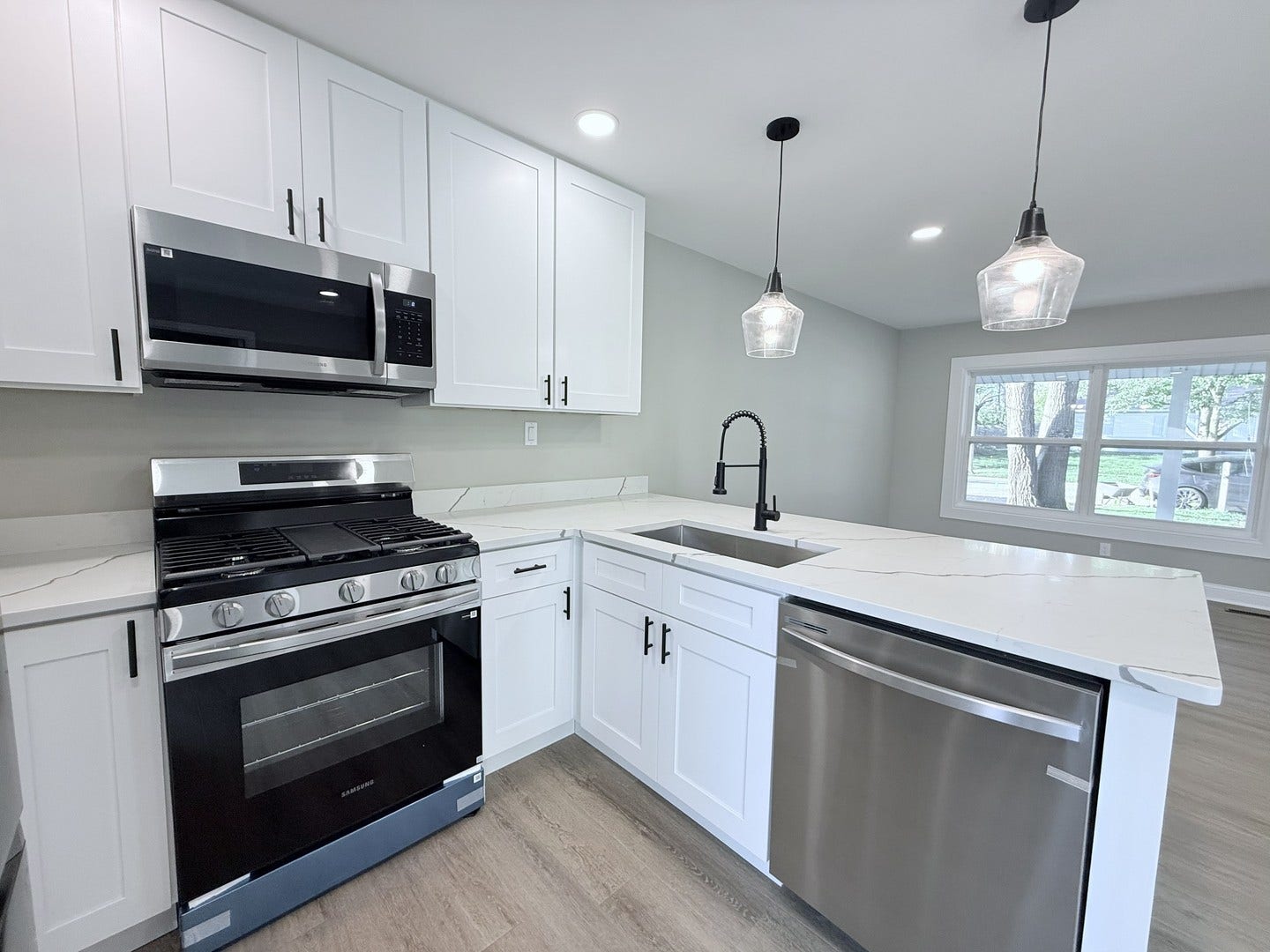 197 Hadleigh Road, Bolingbrook, IL 60440 197 Hadleigh Road, Bolingbrook, IL 60440
