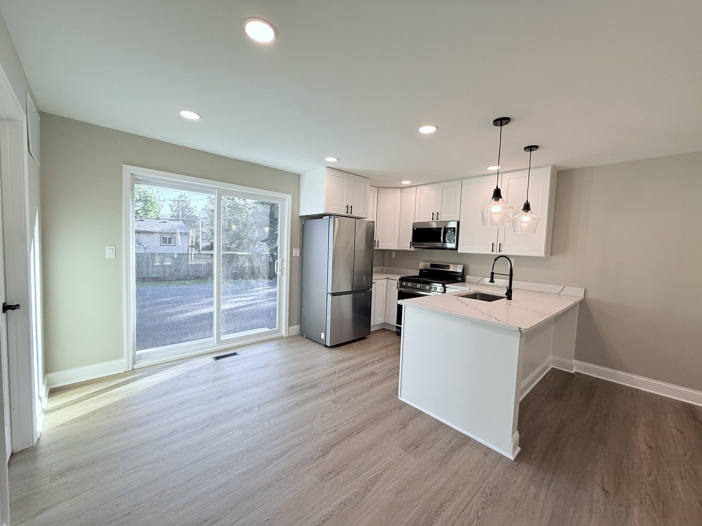 197 Hadleigh Road, Bolingbrook, IL 60440 197 Hadleigh Road, Bolingbrook, IL 60440