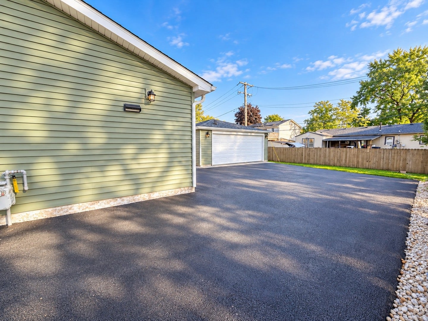 197 Hadleigh Road, Bolingbrook, IL 60440 197 Hadleigh Road, Bolingbrook, IL 60440