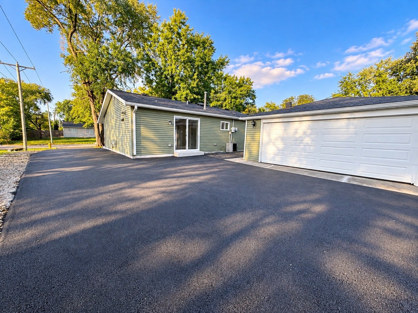 197 Hadleigh Road, Bolingbrook, IL 60440 197 Hadleigh Road, Bolingbrook, IL 60440