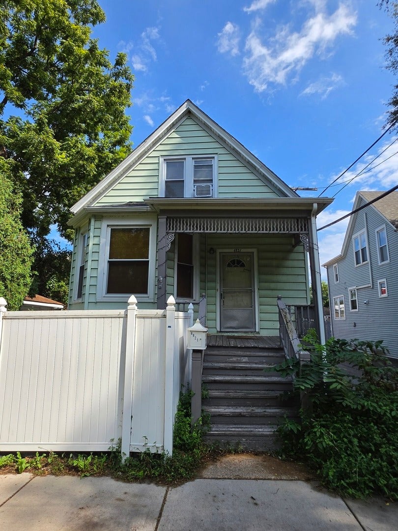 Property photo for 6821 N Ravenswood Avenue, Chicago, IL
