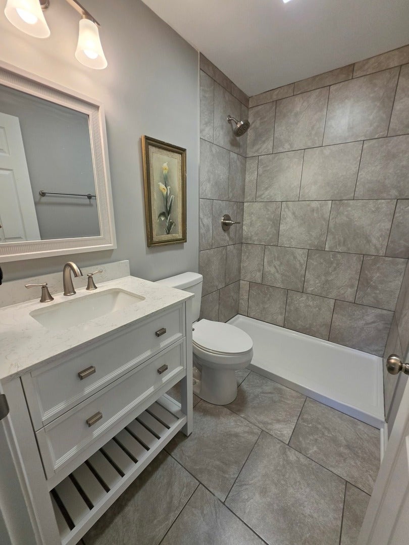 2059 Robert Street, Aurora, IL 60506 2059 Robert Street, Aurora, IL 60506