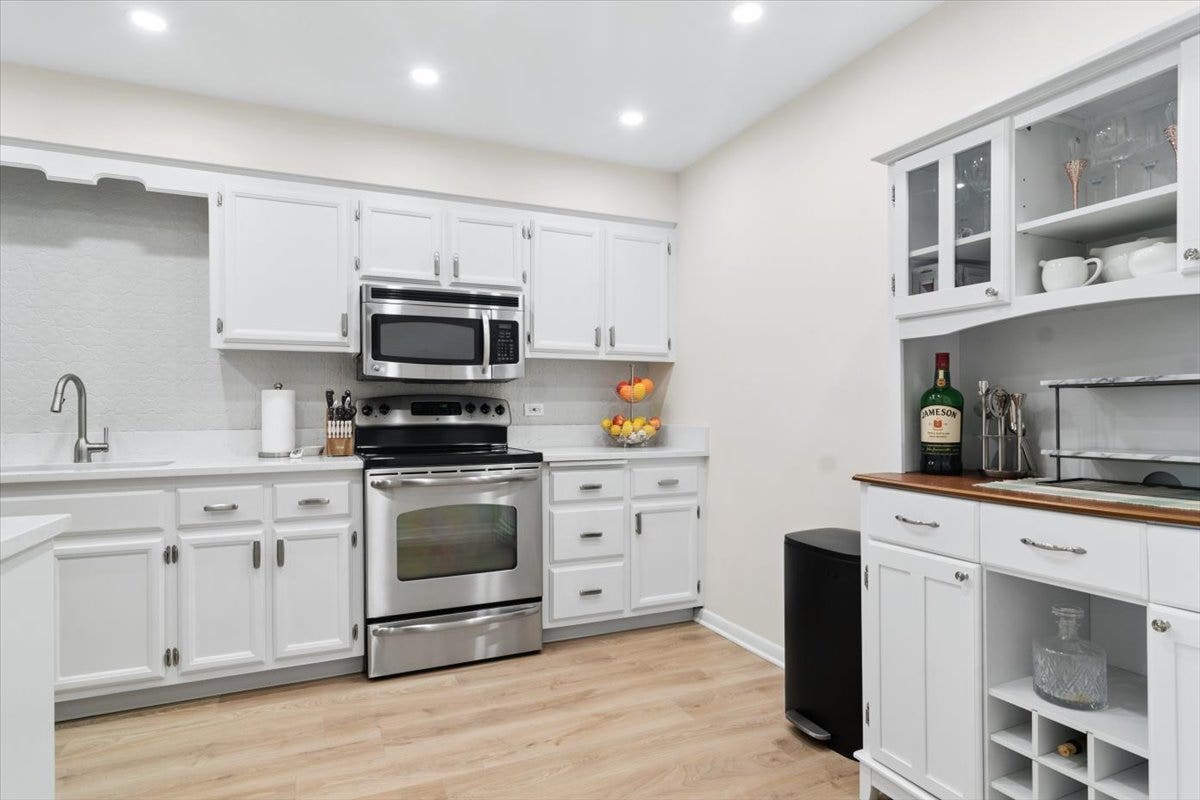 2300 W Talcott Road, #2B1, Park Ridge, IL 60068