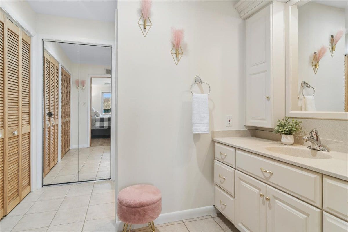 2300 W Talcott Road, #2B1, Park Ridge, IL 60068