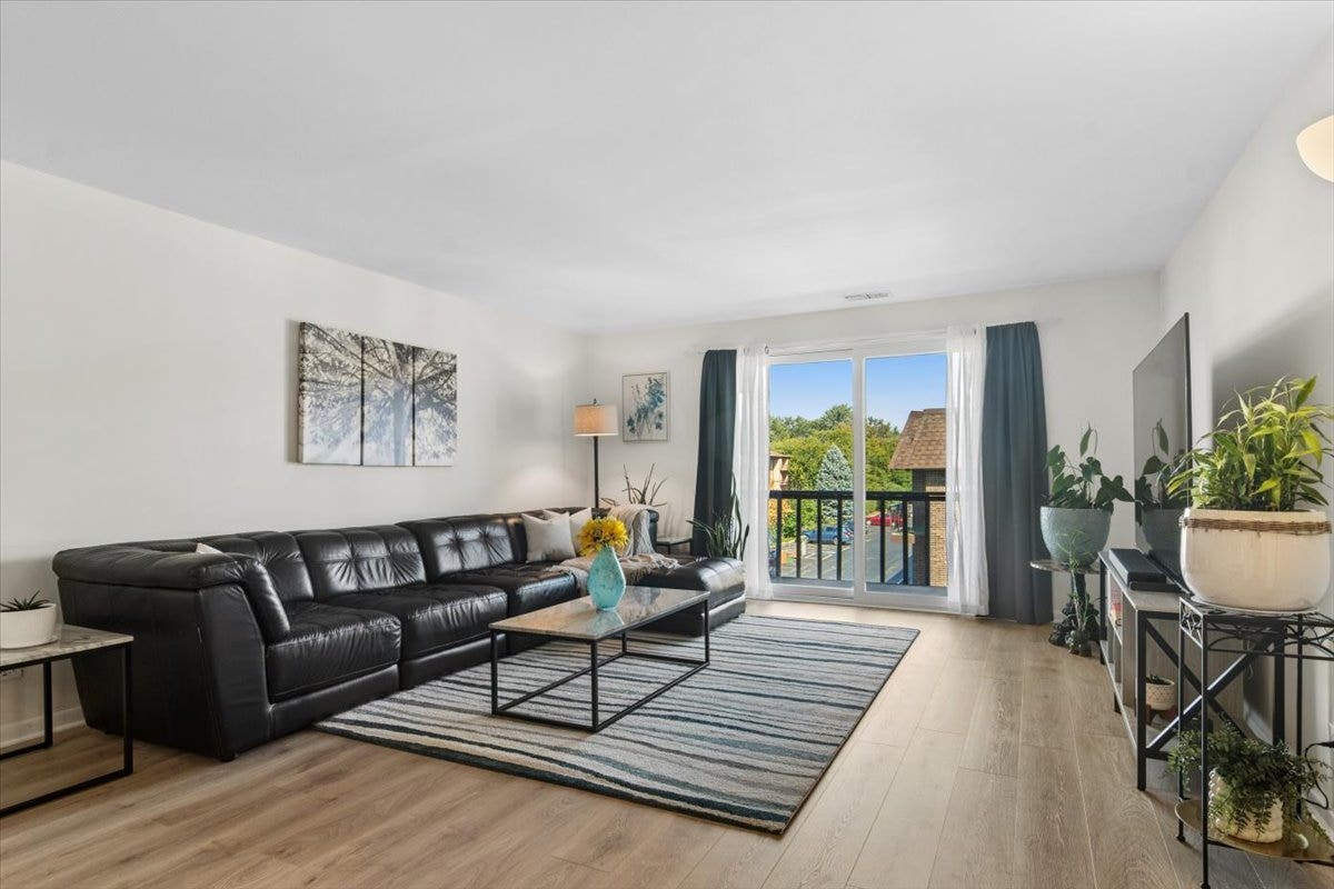 2300 W Talcott Road, #2B1, Park Ridge, IL 60068