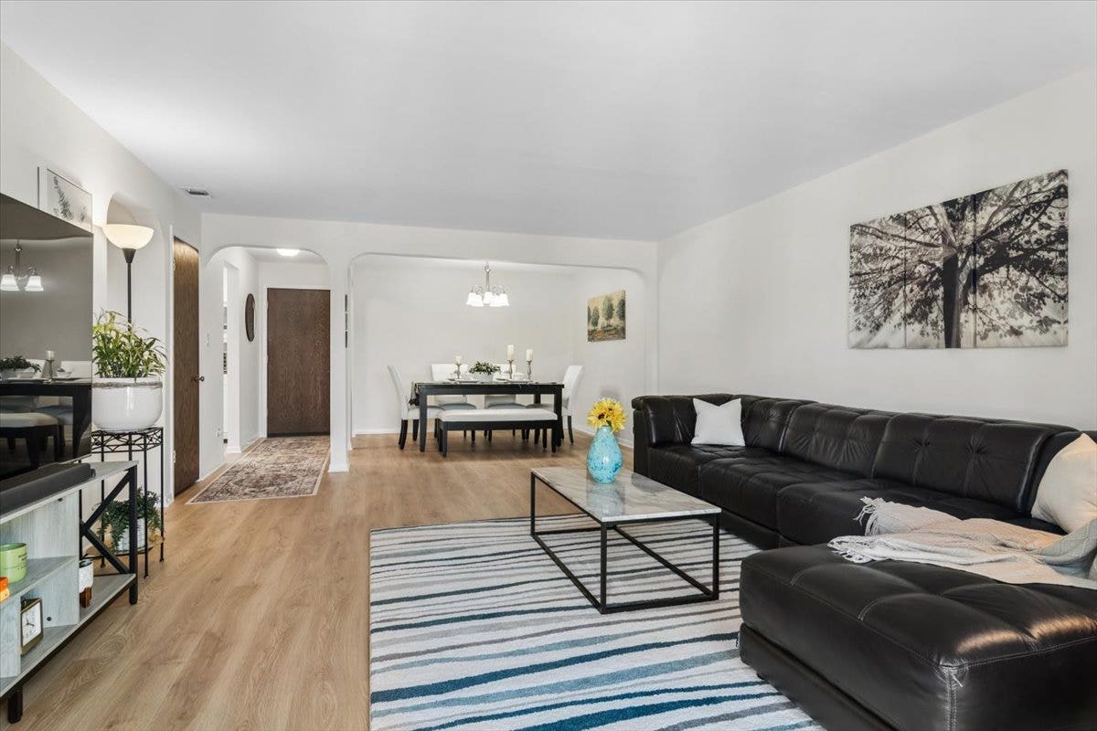 2300 W Talcott Road, #2B1, Park Ridge, IL 60068