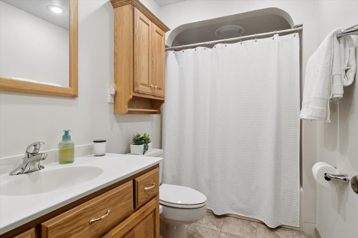 2300 W Talcott Road, #2B1, Park Ridge, IL 60068