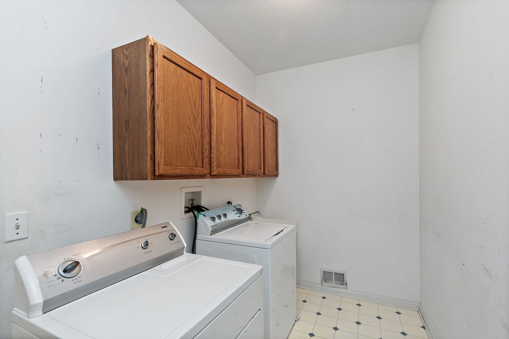 1108 Fox Path, West Dundee, IL 60118 1108 Fox Path, West Dundee, IL 60118