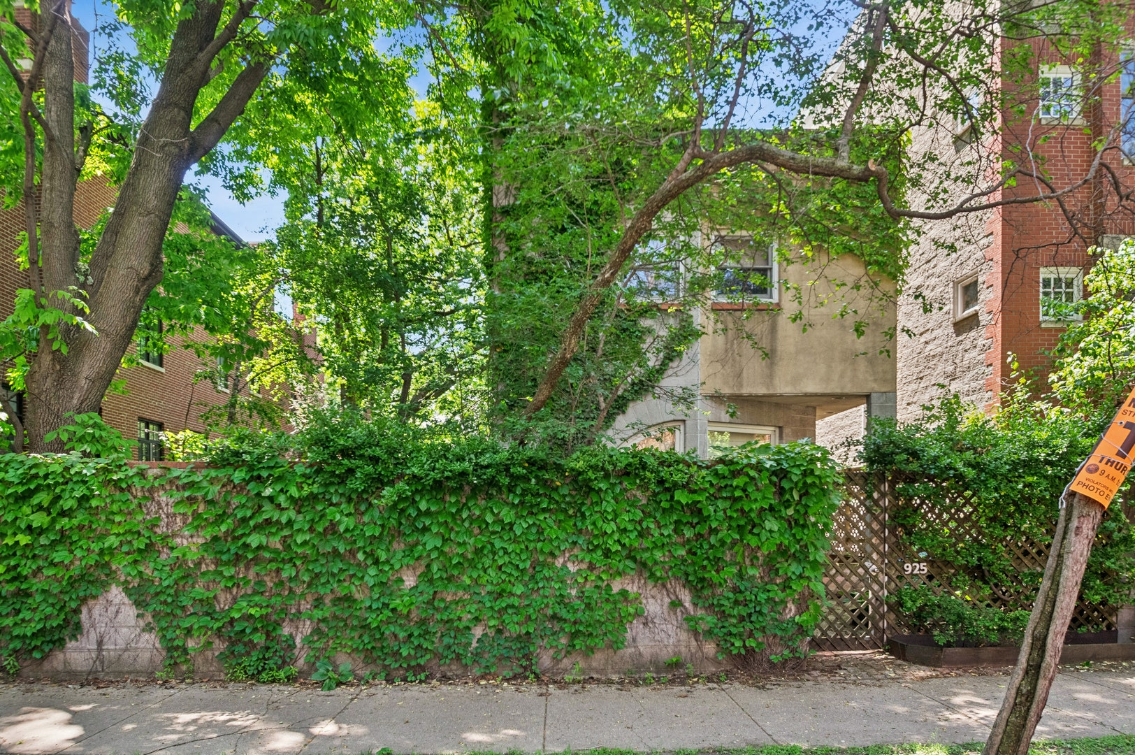 925 W Wolfram Street, Chicago, IL 60657