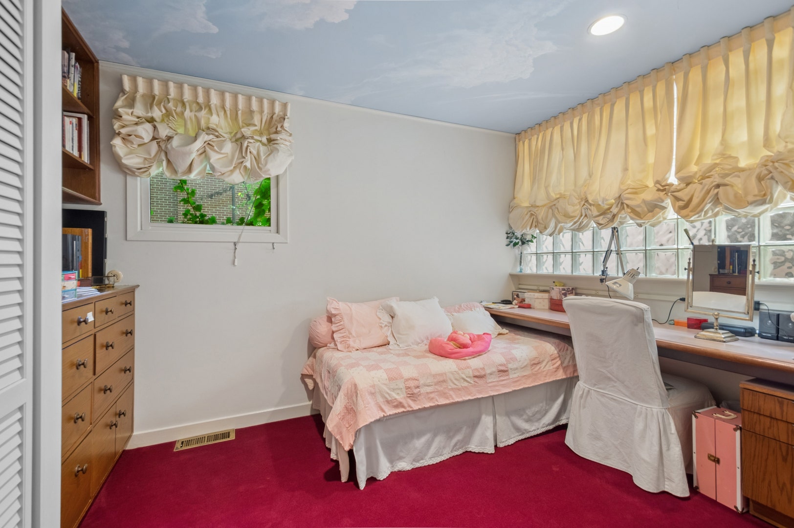 925 W Wolfram Street, Chicago, IL 60657