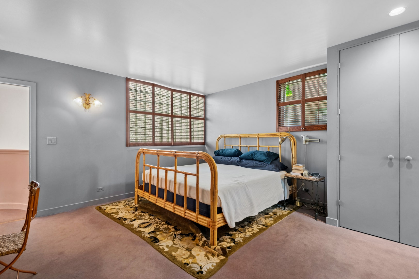 925 W Wolfram Street, Chicago, IL 60657
