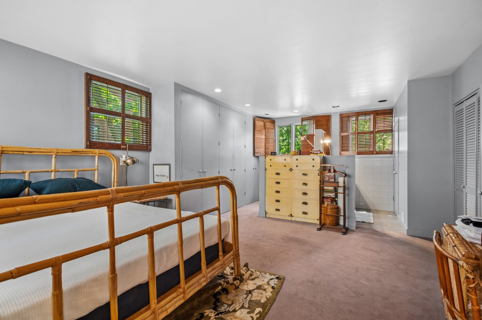 925 W Wolfram Street, Chicago, IL 60657