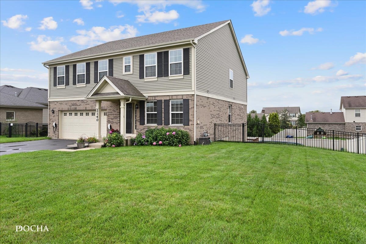 2140 Bonnieglen Drive, New Lenox, IL 60451 2140 Bonnieglen Drive, New Lenox, IL 60451