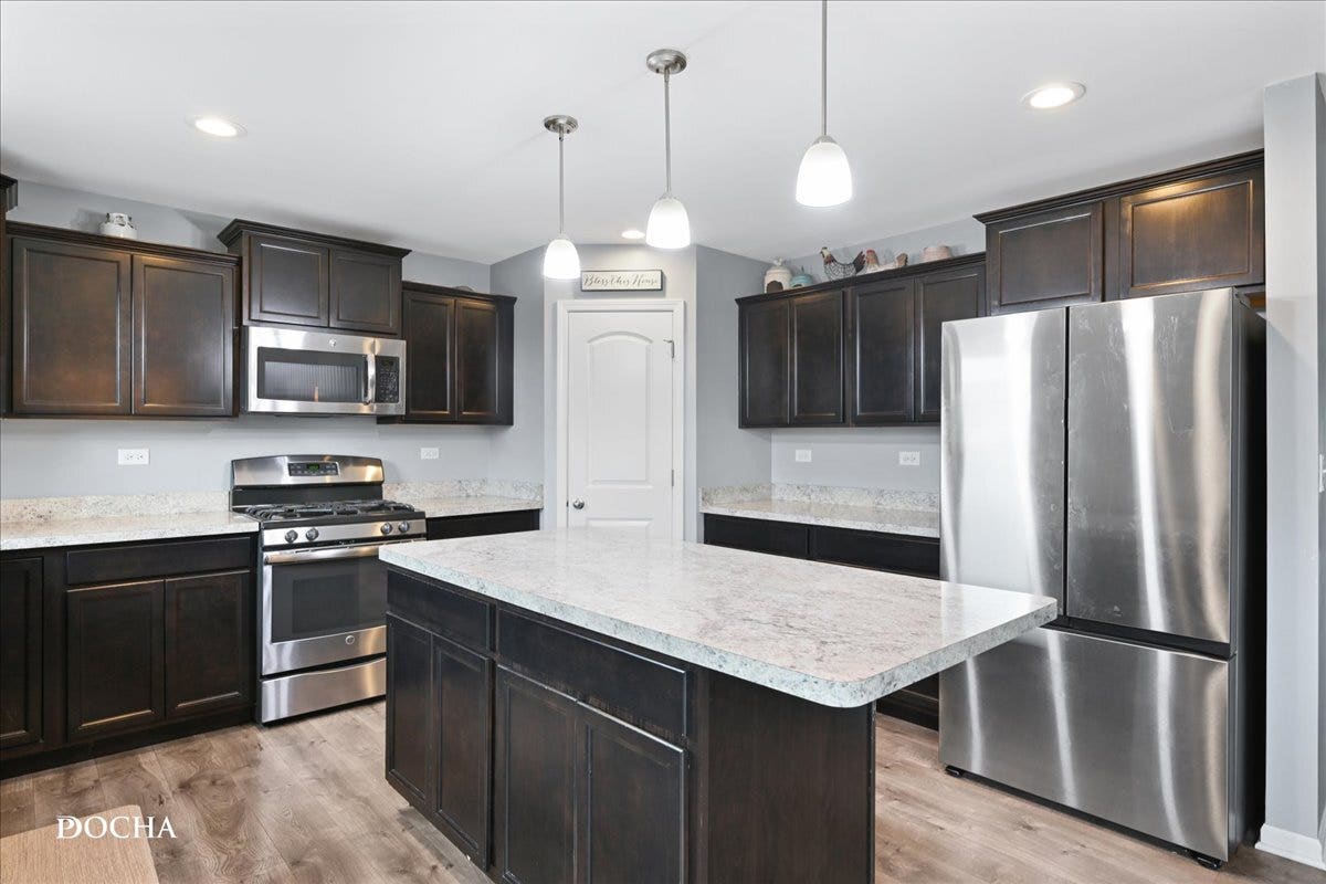 2140 Bonnieglen Drive, New Lenox, IL 60451 2140 Bonnieglen Drive, New Lenox, IL 60451