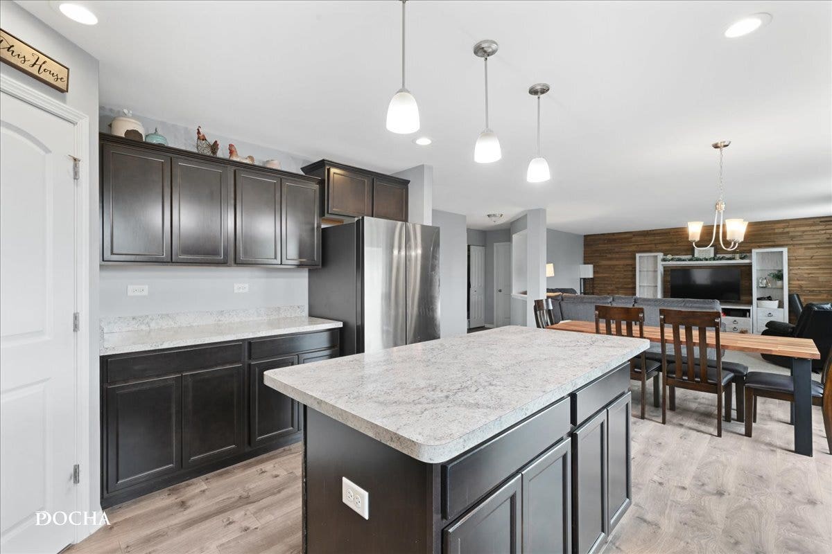 2140 Bonnieglen Drive, New Lenox, IL 60451 2140 Bonnieglen Drive, New Lenox, IL 60451