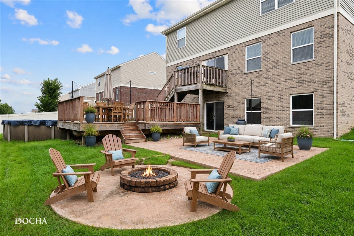 2140 Bonnieglen Drive, New Lenox, IL 60451 2140 Bonnieglen Drive, New Lenox, IL 60451