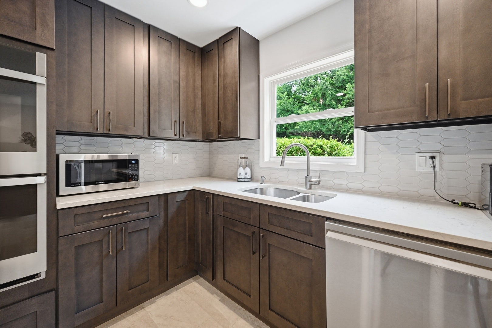 12101 Gatewater Drive, Potomac, MD 20854 12101 Gatewater Drive, Potomac, MD 20854