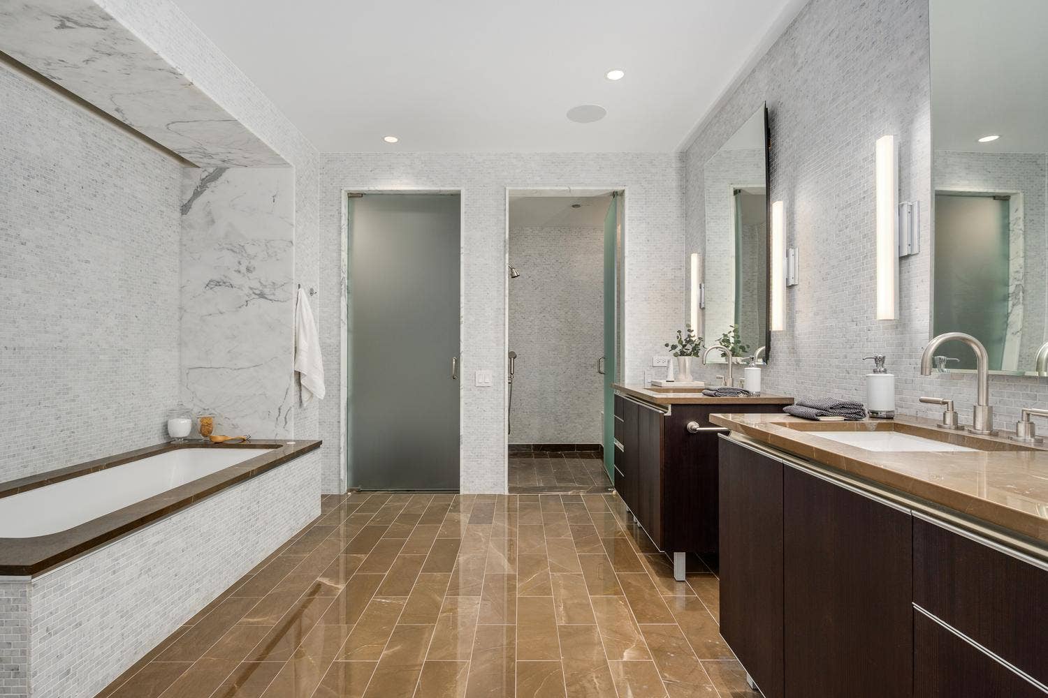 77 E WALTON Street, #24A, Chicago, IL 60611