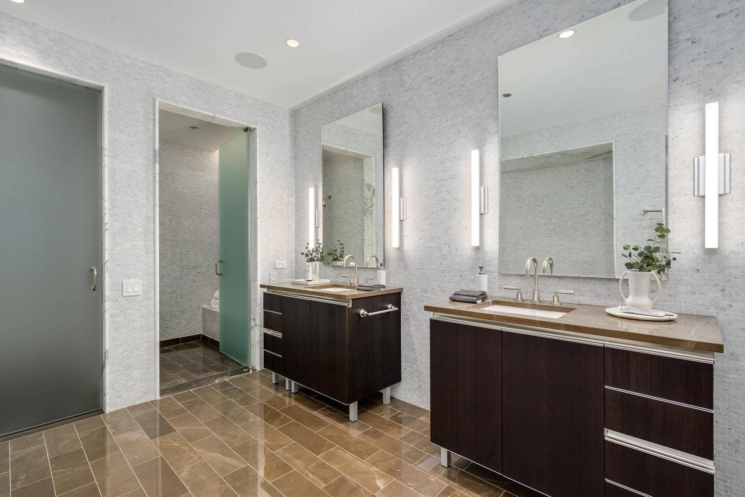 77 E WALTON Street, #24A, Chicago, IL 60611