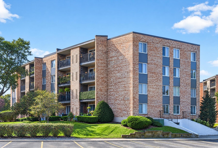 Property photo for 502 W Huntington Commons Road, #241, Mount Prospect, IL