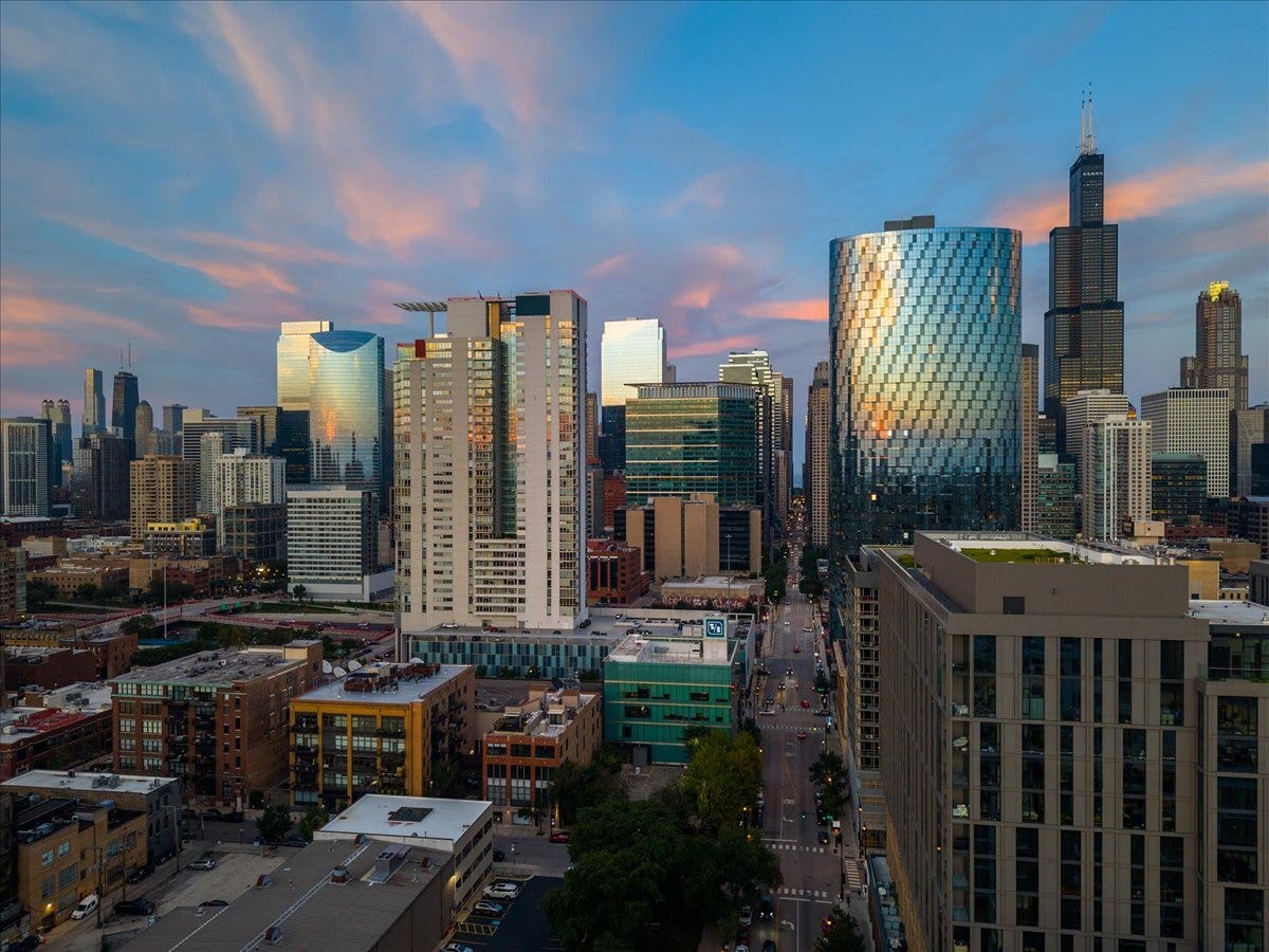 920 W MADISON Street, #1003W, Chicago, IL 60607 920 W MADISON Street, #1003W, Chicago, IL 60607