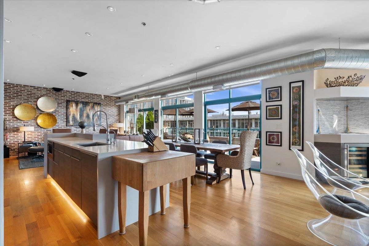 920 W MADISON Street, #1003W, Chicago, IL 60607 920 W MADISON Street, #1003W, Chicago, IL 60607