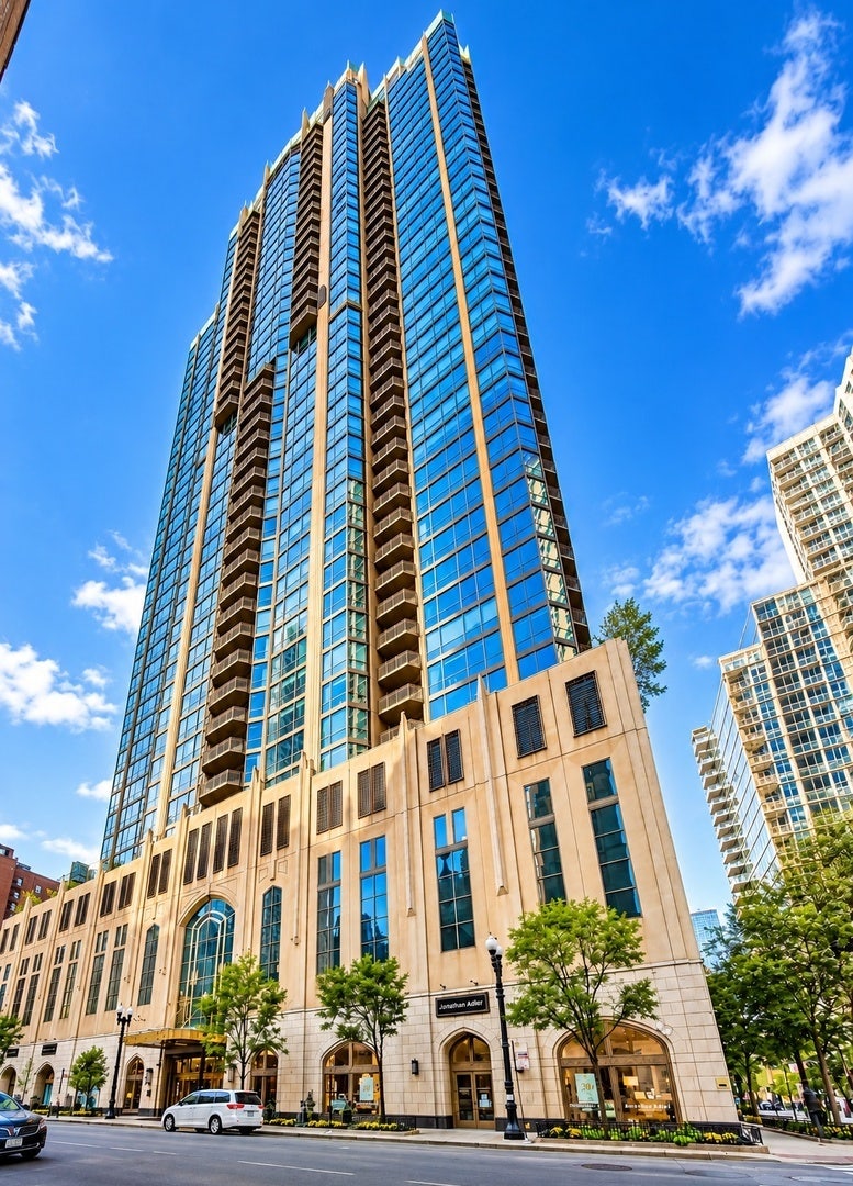 21 E HURON Street, #1802, Chicago, IL 60611 21 E HURON Street, #1802, Chicago, IL 60611