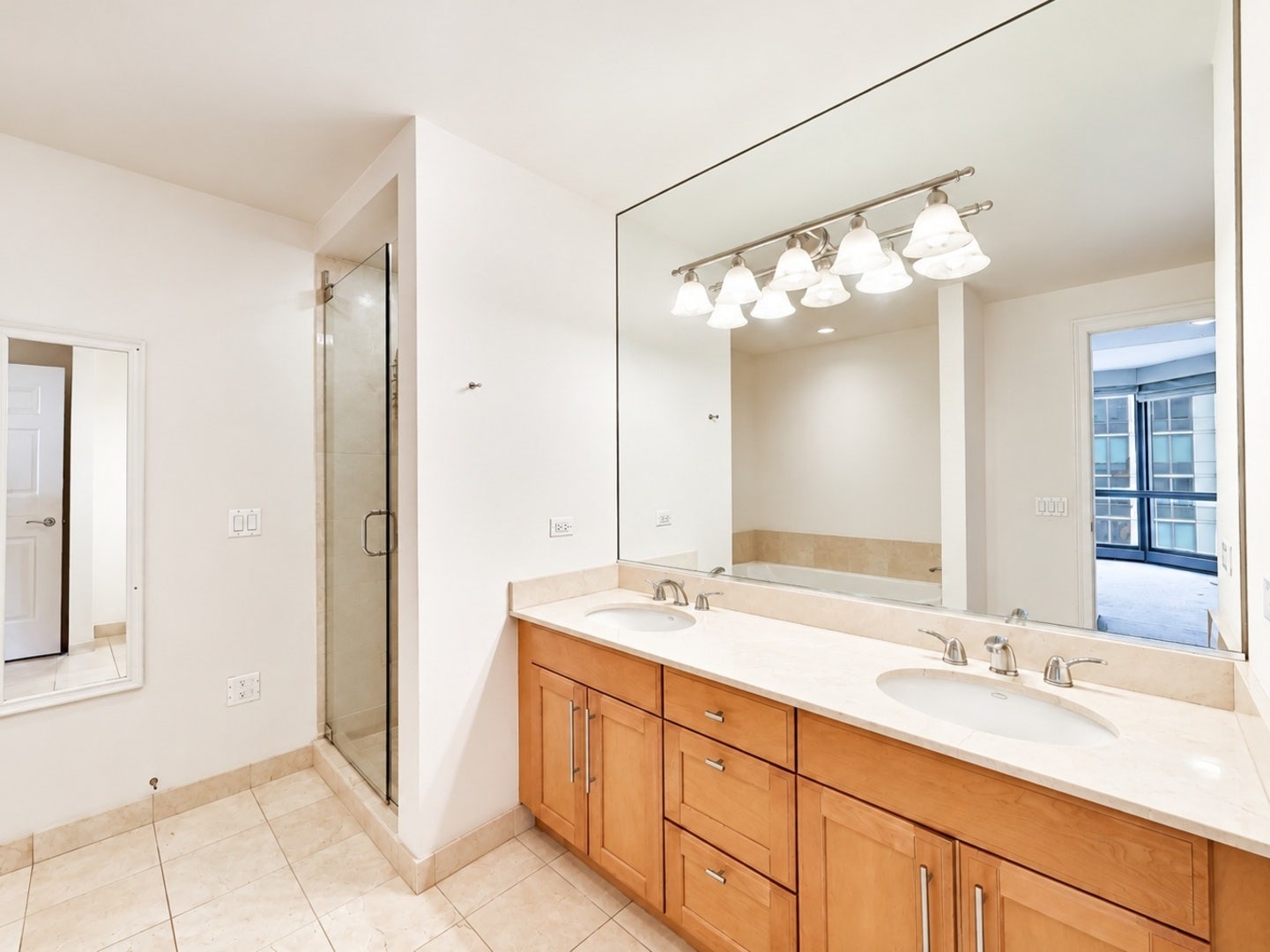 21 E HURON Street, #1802, Chicago, IL 60611 21 E HURON Street, #1802, Chicago, IL 60611