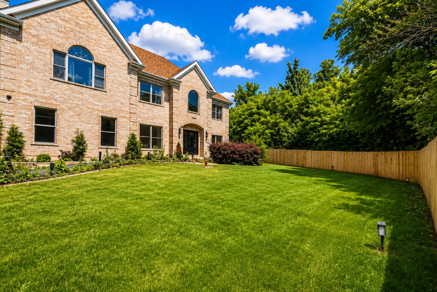 1685 Marion Street, Roselle, IL 60172