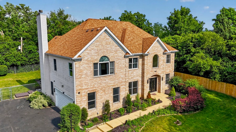 Property photo for 1685 Marion Street, Roselle, IL