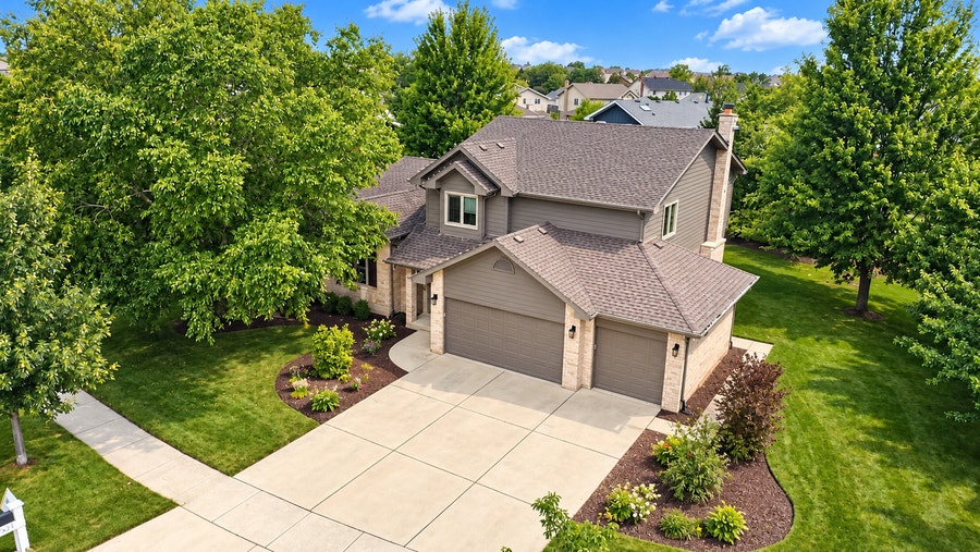 Property photo for 8424 Hollybrook Lane, Tinley Park, IL
