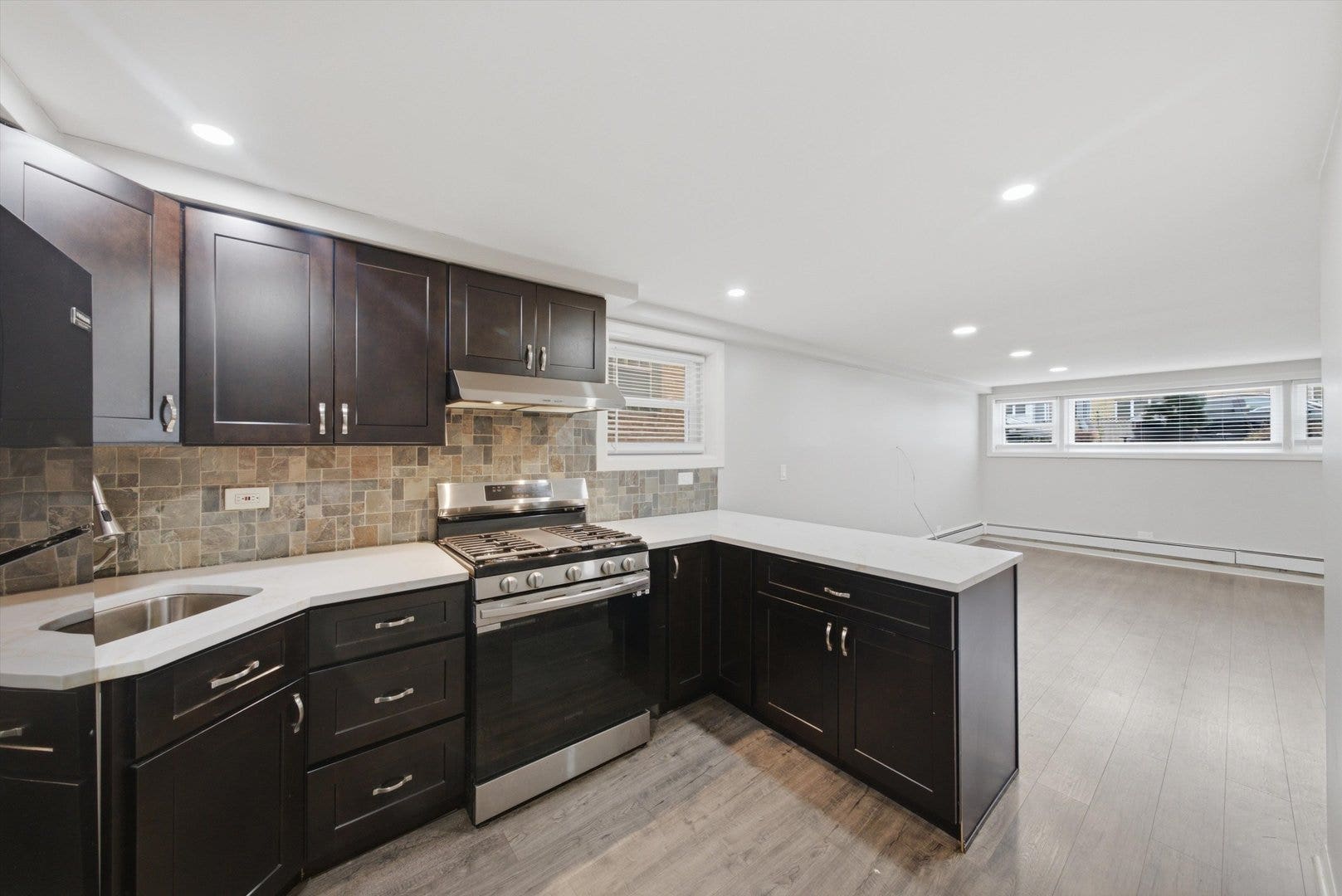 5759 N Elston Avenue, Chicago, IL 60646 5759 N Elston Avenue, Chicago, IL 60646