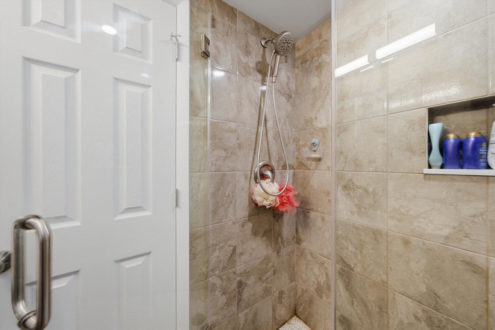 5759 N Elston Avenue, Chicago, IL 60646 5759 N Elston Avenue, Chicago, IL 60646