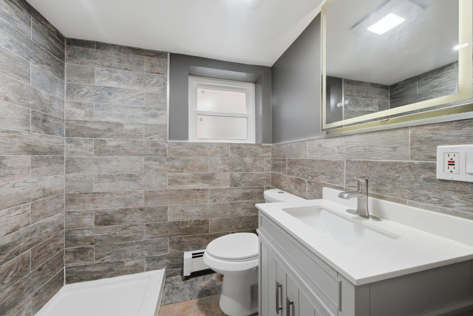 5759 N Elston Avenue, Chicago, IL 60646 5759 N Elston Avenue, Chicago, IL 60646