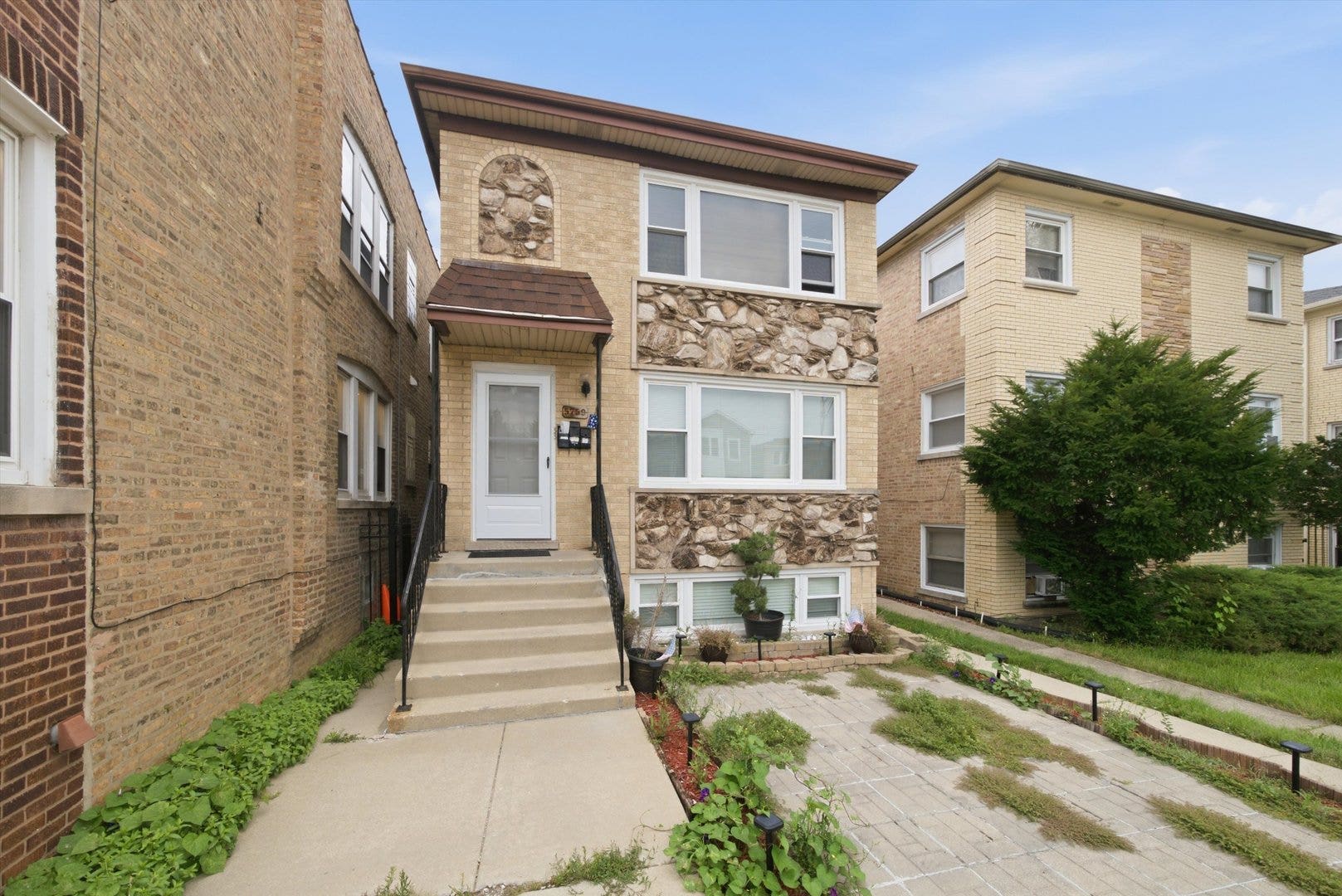 5759 N Elston Avenue, Chicago, IL 60646 5759 N Elston Avenue, Chicago, IL 60646