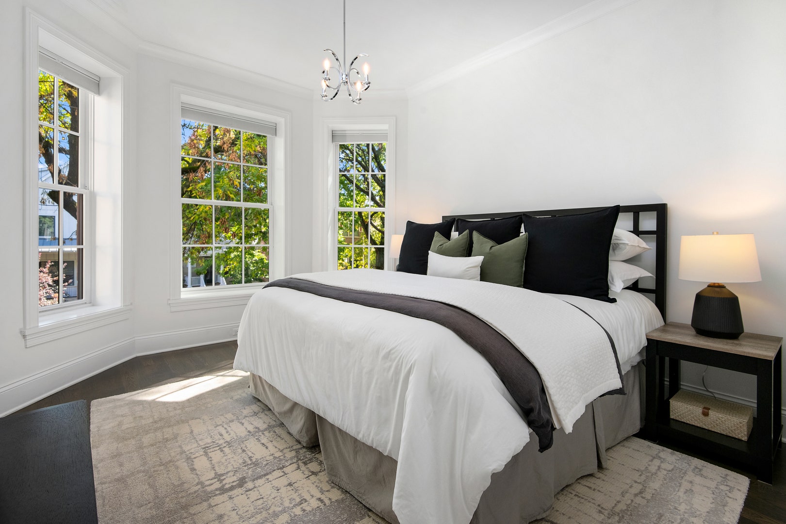 3822 N Hoyne Avenue, Chicago, IL 60618