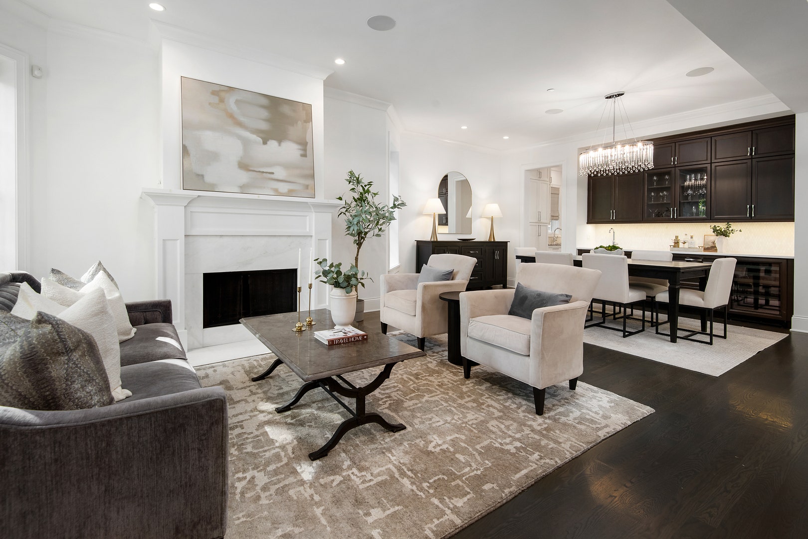 3822 N Hoyne Avenue, Chicago, IL 60618